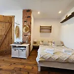 Aloza Homestay *